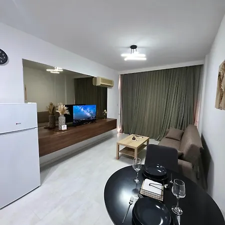 Apartment 5mins From The Beach,10mins From Lc Airport Aurelia